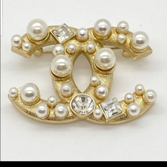 Gorgeous Authentic Chanel Brooch - Picture 4 of 11